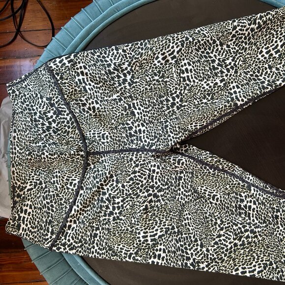 Unique animal print Nike leggings - Picture 1 of 5